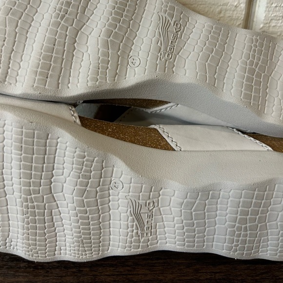 Dansko Maddy Ivory Milled Nubuck Sandal, size 41. - Picture 2 of 9